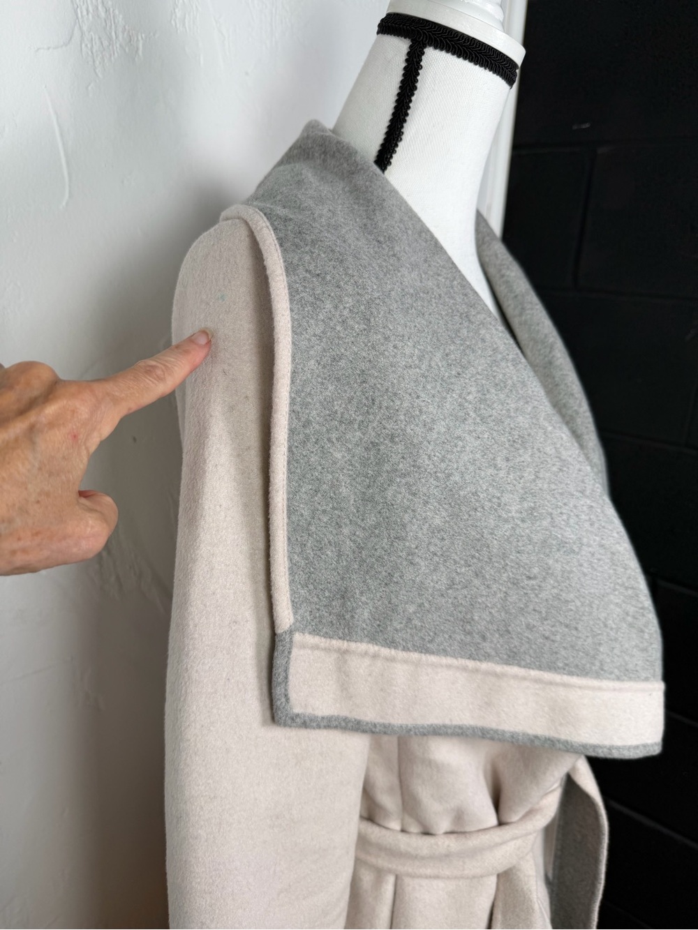 Lucky Brand Light Gray and Cream Wrap Tie Coat - Classic Style XS - Picture 15 of 16